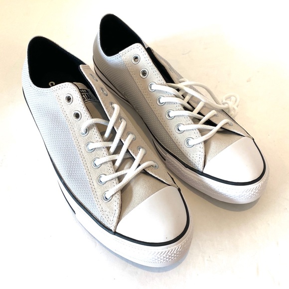 CONVERSE Chuck Taylor All Stars Sneakers NIB - Picture 10 of 10